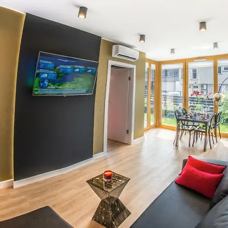 Galaxy Garden Cracow- Shopping Mall 1min, Underground Parking, Family Friendly, City Center