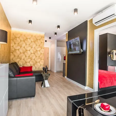 Galaxy Garden Cracow- Shopping Mall 1min, Underground Parking, Family Friendly, City Center 公寓